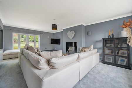 4 bedroom detached house to rent - Photo 2