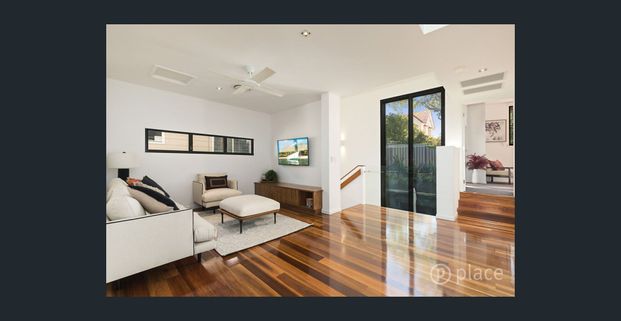 Cutting-Edge Executive Residence Designed For Entertaining in sought-after Balmoral - Photo 1