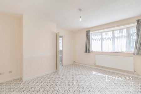 3 bedroom bungalow to rent Kilburn Avenue, Oadby, Leicester, Leicestershire, LE2 - Photo 2