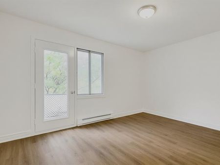 9332 12e Avenue - Photo 2