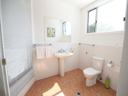 Broadbeach Waters - Photo 5