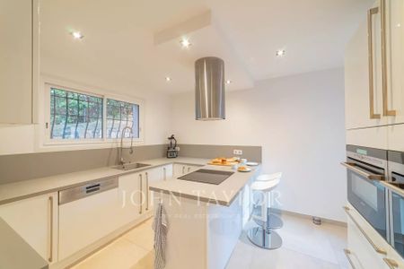 Maison à louer Mougins, Cote d'Azur, France6 500 EUR / Mois - Photo 2