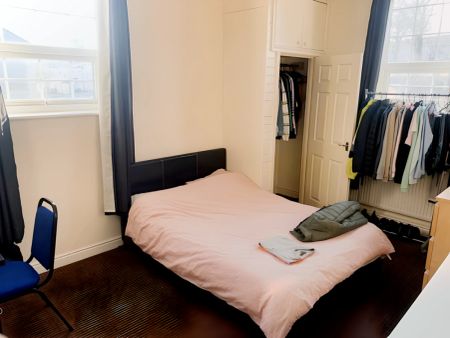 2 Bed 1 Bath - Photo 3