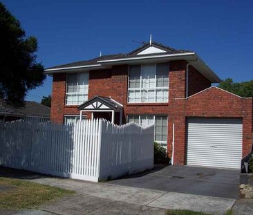 Ideally situated 3 bedroom Townhouse! Walk to Pascoe Vale Railway S... - Photo 3