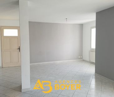 Location Appartement 4 pièces 87m² SIX FOURS LES PLAGES 83140 - Photo 3