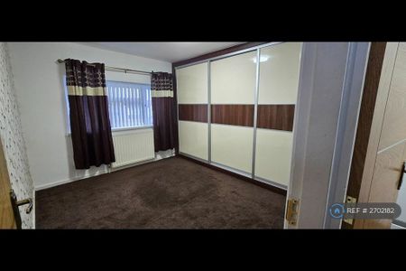 3 bedroom semi-detached house to rent - Photo 5