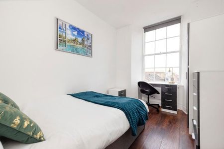 3 bedroom flat to rent - Photo 5