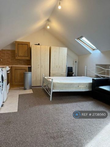 Studio to rent - Photo 2