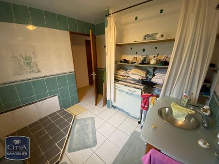 Location Appartement 5 pièces 100m² STE CLOTILDE 97490 - Photo 4