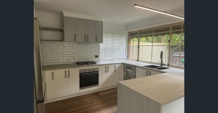 LUXURY CBD TOWNHOUSE THAT MAKES A STATEMENT ON A 412 SQM CORNER BLOCK - Photo 3