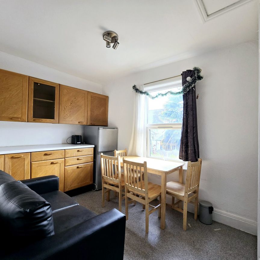 Stella Road, Tooting - Photo 1