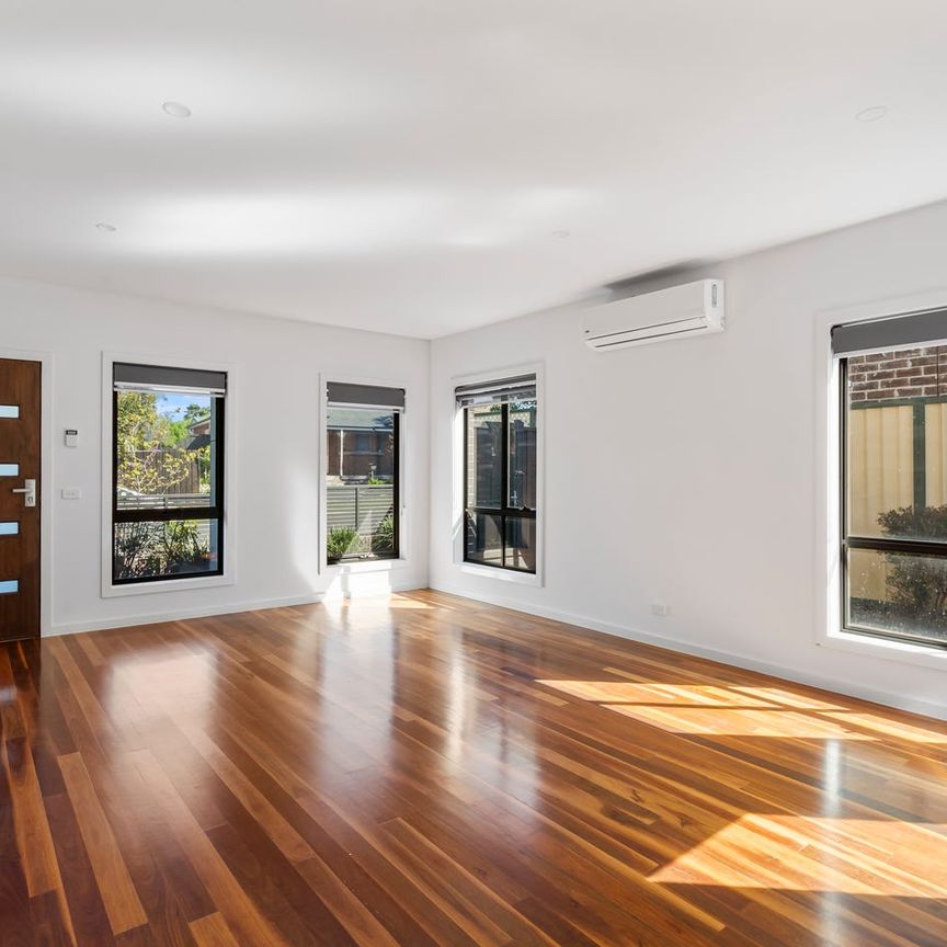 A Welcoming Home with Everyday Convenience - Photo 1