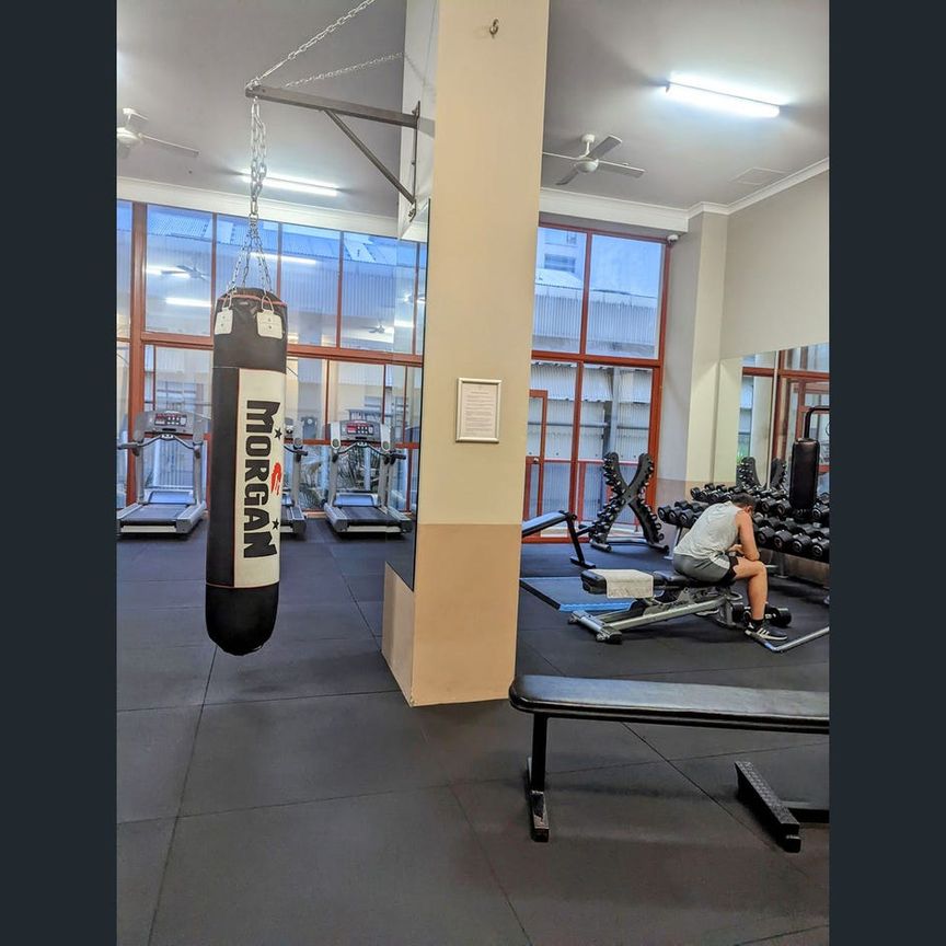 Sydney TOWNHALL CBD – Furnished master room include bills - Photo 1