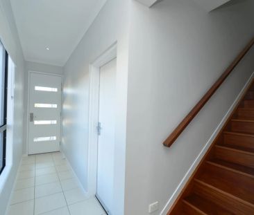 Relaxed Living in a Modern Setting - Photo 3