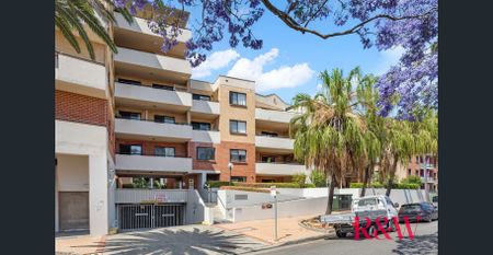 SPACIOUS, STYLISH, TOWNHOUSE-STYLE APARTMENT IN PRIME CAMPSIE LOCATION! - Photo 3