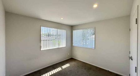 4-BEDROOM IN ONEHUNGA - Photo 2