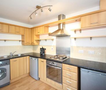 2 bedroom flat to rent - Photo 4