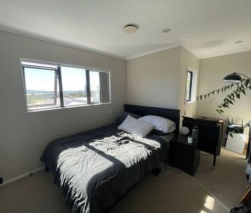 5 Bedroom + Double Garage + Off Street Parking - Photo 5