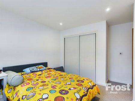 The Courtyard, High Street, Staines-Upon-Thames,TW18 - Photo 4