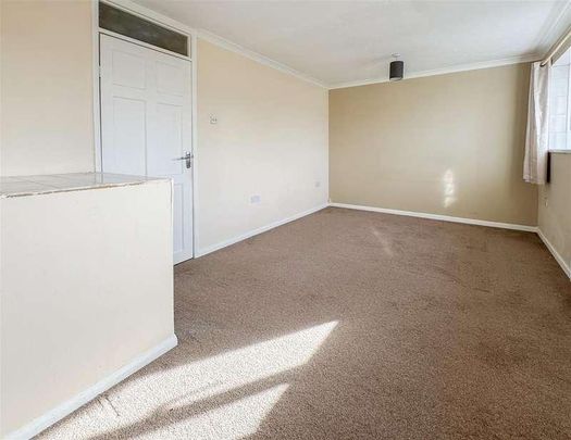 Bodiam Crescent, Eastbourne, BN22 - Photo 1