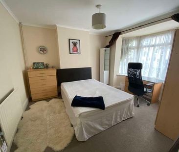 Northcote Road, SO17 - Photo 2