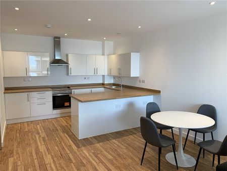 3 bedroom flat to rent - Photo 5