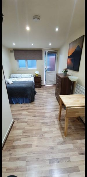 Studio Flat, Kilburn, NW6 - Photo 1
