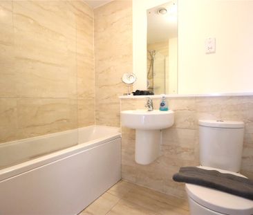 2 bedroom Flat in Kestrel Road, Farnborough - Photo 5