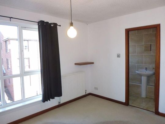 3 bedroom flat to rent - Photo 1