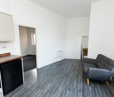 1 Bed Flat, Dovercastle, NG7 - Photo 1