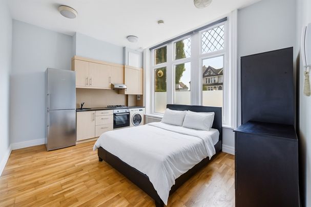 Uxbridge Road, Acton, London W3 - Photo 1