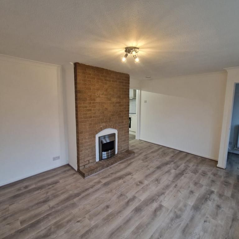 2 bedroom end of terrace house to rent - Photo 1