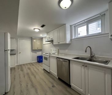 For Lease - 427 Adelaide Avenue, Oshawa, Ontario - Photo 6