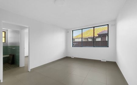 Updated Ground Floor Apartment - Photo 4