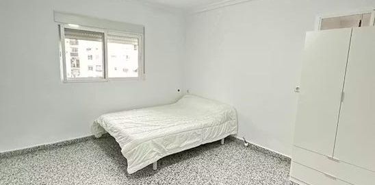 Calle Plus Ultra, Valencia, Valencian Community 46006 - Photo 2