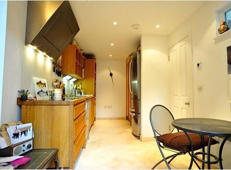 1 Bed Detached House, Goldhawk Road, W12 - Photo 2