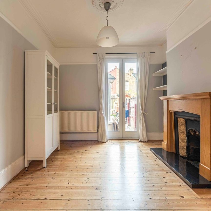 5 Bed Terraced House, Warwick Road, E15 - Photo 1