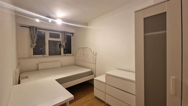 4 bedroom flat to rent - Photo 1