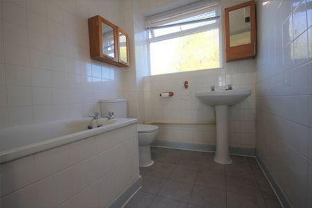 Fairlawn Close, Feltham,TW13 - Photo 4