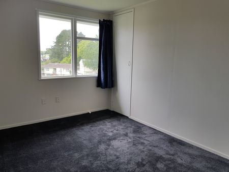 WEST HARBOUR - Newly Renovated 3 Bedroom Home - Photo 2