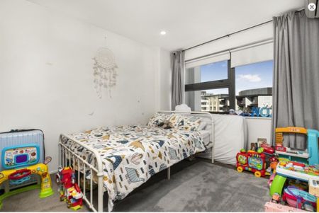 Beach Road Stunner! - Photo 2