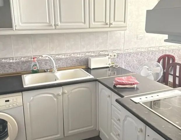 Chalet unifamiliar en alquiler en Calle de Cristóbal Colón - Photo 1