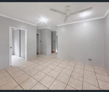 Well presented Family Home located in Bentley Park - Photo 5