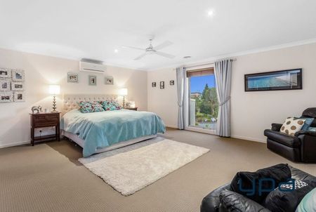 Luxury Family Entertainer with Pool & Multiple Living Zones !! - Photo 3