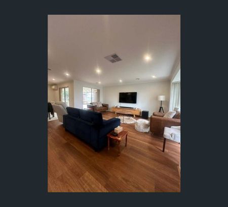 12 Angela Court, South Morang, Vic 3752 - Photo 3