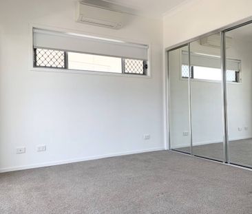 Modern 3 Bedroom Townhouse!! - Photo 4