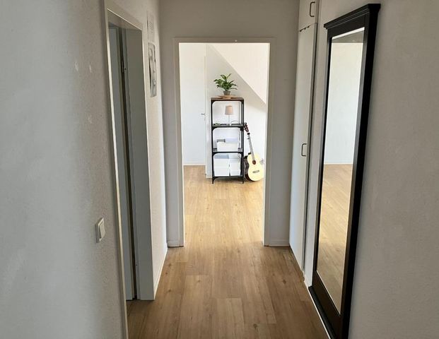 Zwischenmiete: Möblierte 52qm im DG in Köln | 18.12.25 - 18.01.26 - Photo 1