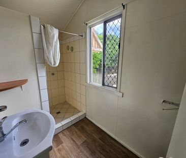 CHARMING QUEENSLANDER - Photo 4