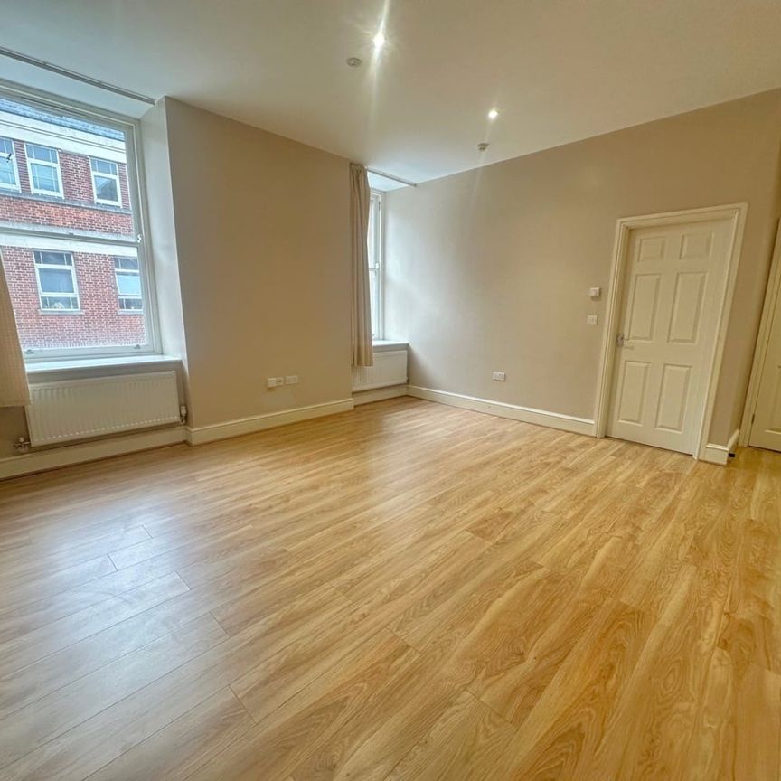 1 Bed Flat, Marsh Street, BS1 - Photo 1