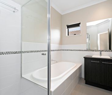 Expansive Family Living with Dual Zones & Alfresco Entertaining - Photo 5